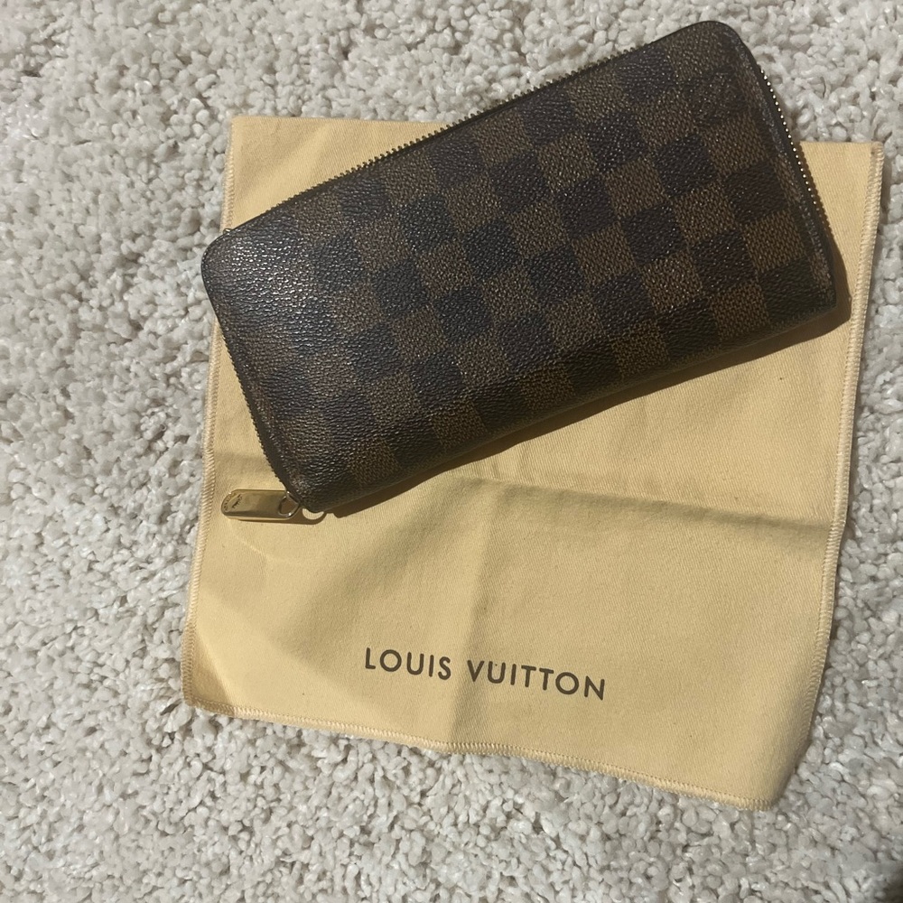 Louis Vuitton Zippy Wallet